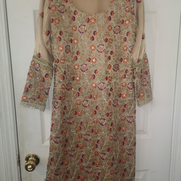 Pakistani Suit - Picture 11 of 11